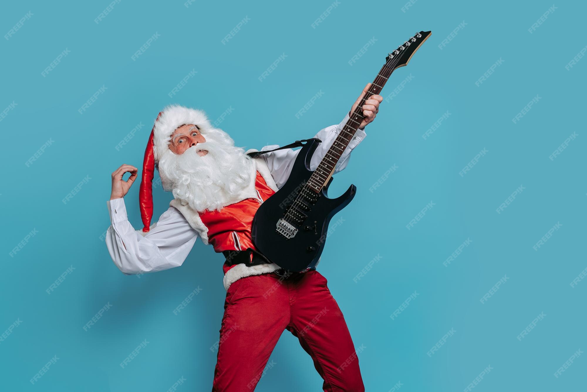 Le Musicien émotionnel Du Père Noël Joue De La Guitare électrique Sur