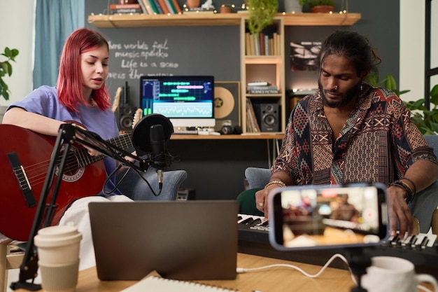 Des musiciens en direct en studio