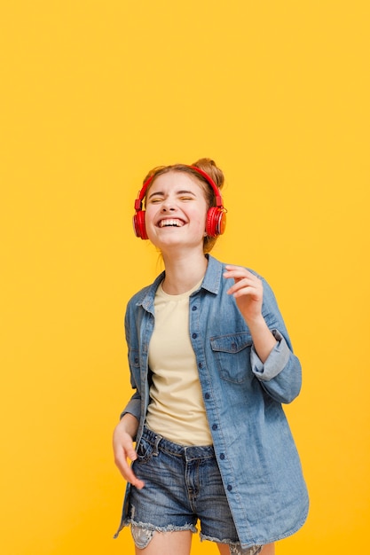 Musique écoute jeune fille