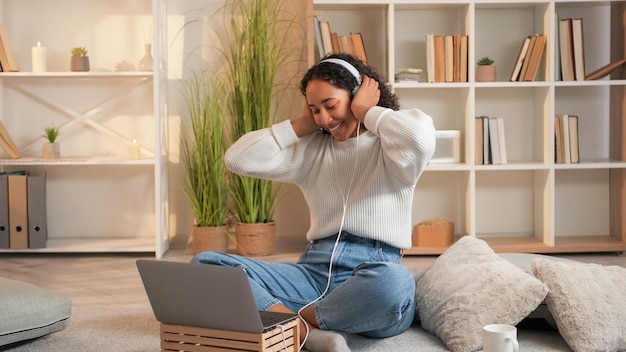 Musique joie playlist de week-end insouciant chanson de femme