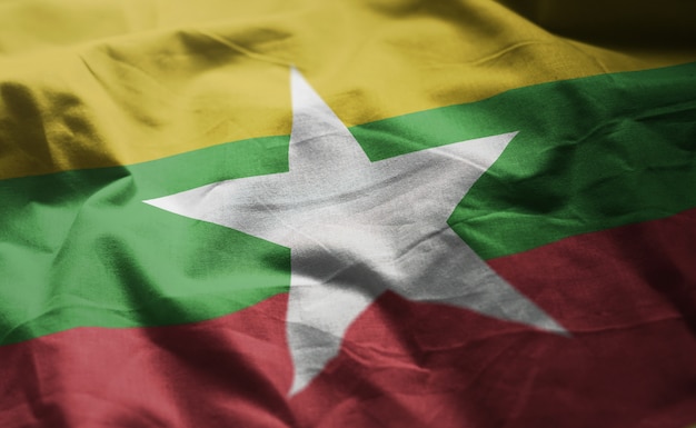 Myanmar drapeau froissé de près