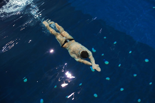 Nageur à la piscine Photo sous-marine