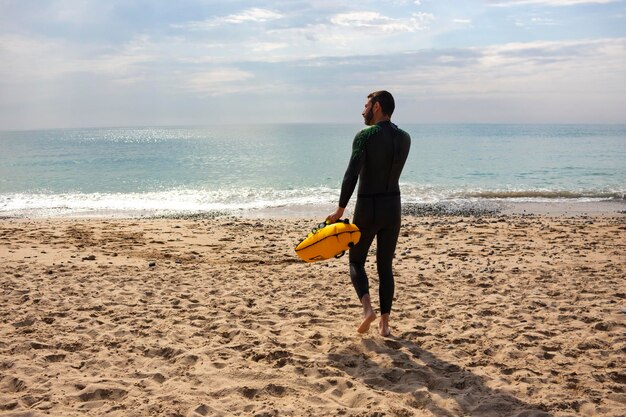 Nageur sur la plage