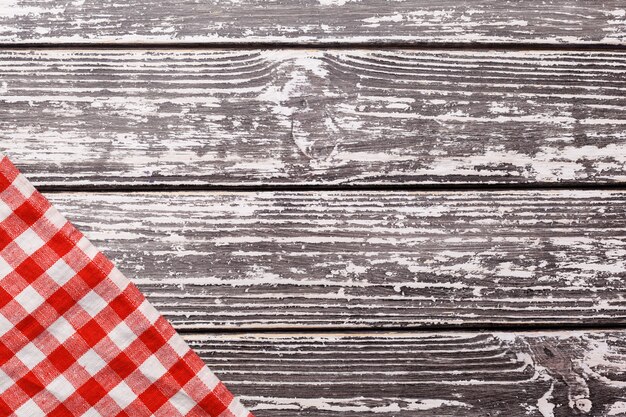 Nappe à carreaux sur bois