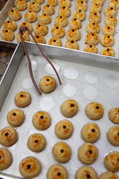 Nastars ou Tartelettes à l'ananas fraîchement sorties du four