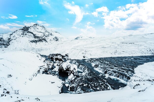 Nature majestueuse de l'hiver Islande vue impressionnante sur Skogafoss Waterfal Skogafoss l'endroit le plus célèbre d'Islande