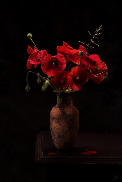 Nature morte aux coquelicots dans un vase