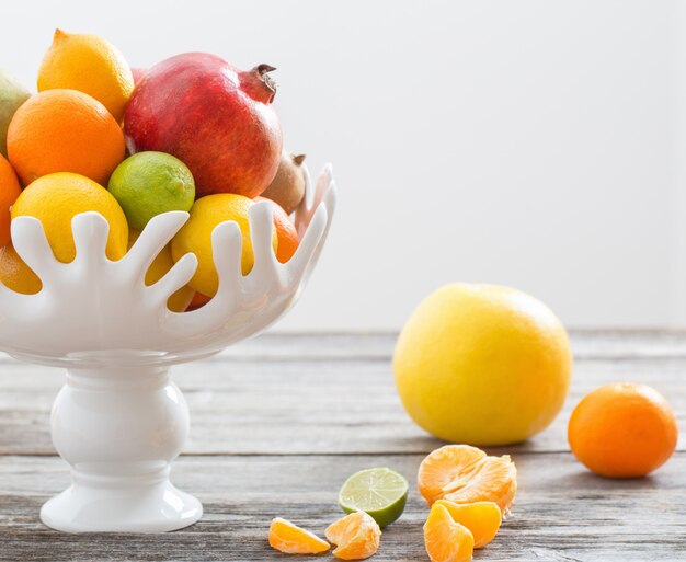 Nature morte aux fruits dans un vase