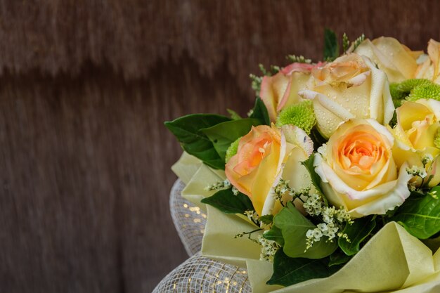 Nature morte aux roses, beau bouquet.