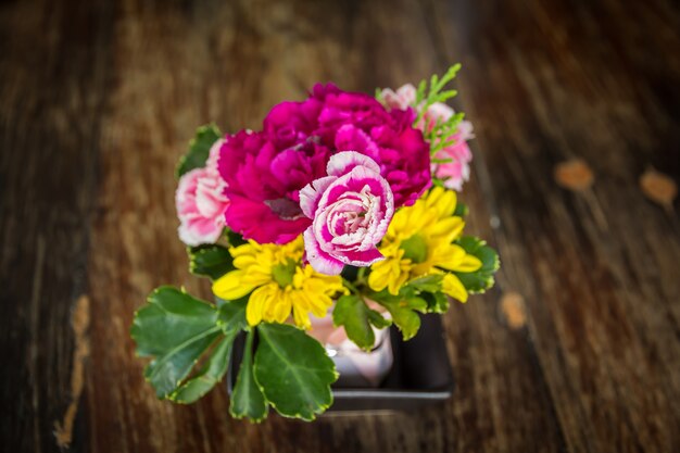 Nature morte avec beau bouquet de fleurs