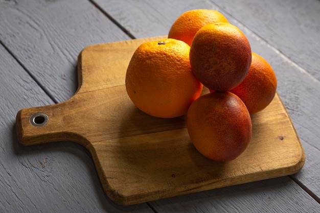 Nature morte de différentes variétés d'orange