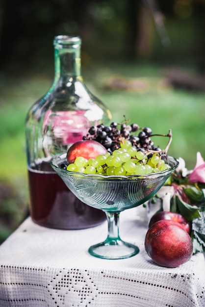 Nature morte de fruits, vin