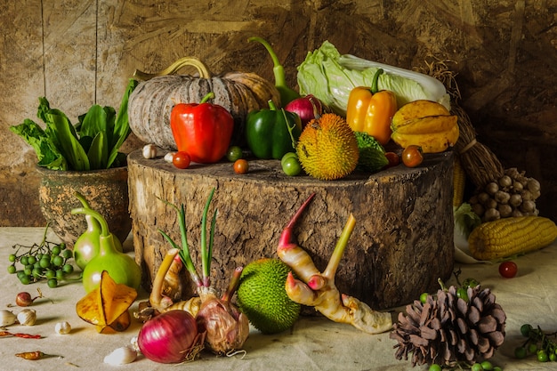 Photo nature morte légumes et fruits.