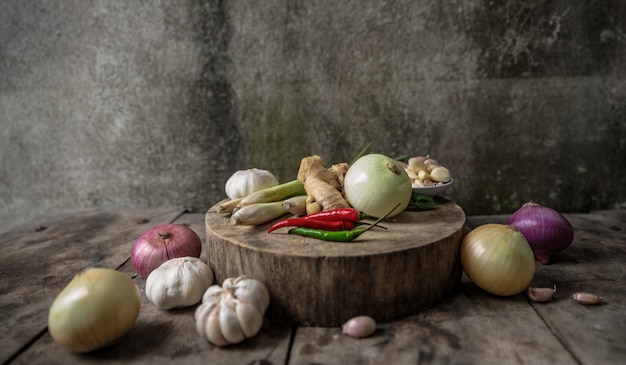 Nature morte avec des légumes de la nourriture pour l&#39;élément