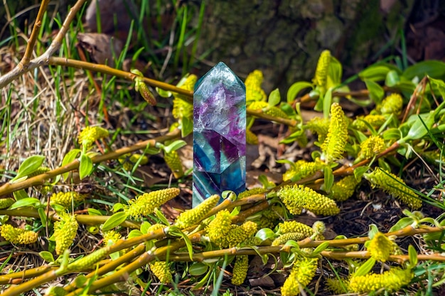 Photo nature morte magique avec cristal de fluorite gemstones