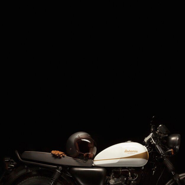 Nature morte d'une moto de style café racer