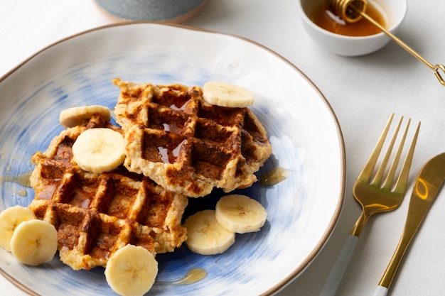 Photo la nature morte de la recette avec la banane de plantaine