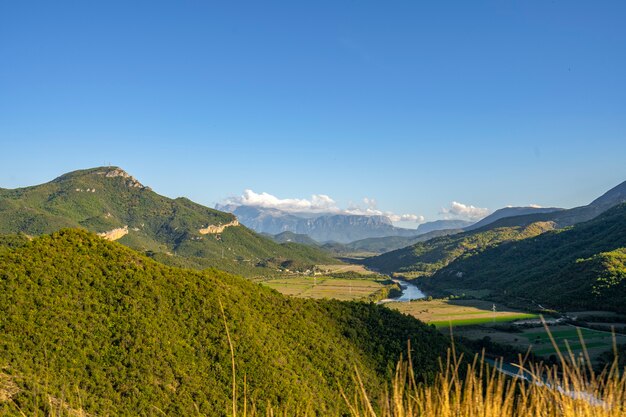 Nature, paysage d'été dans les montagnes albanaises