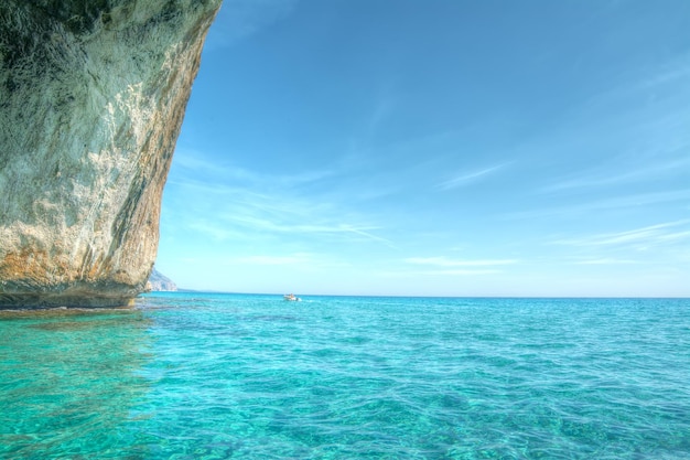 Naviguer au bord de la falaise en ton hdr