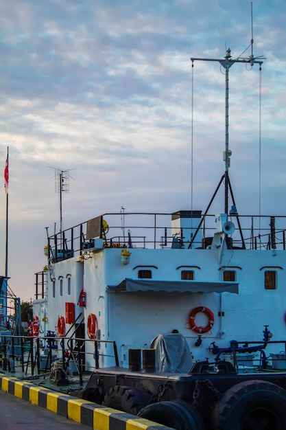 Le navire à passagers dans la mise au point sélective du port