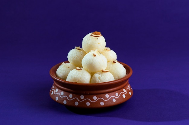 Ndian Sweet ou Dessert - Rasgulla en pot d'argile