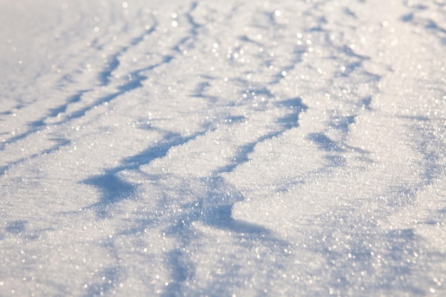 Photo la neige brille au soleil levant