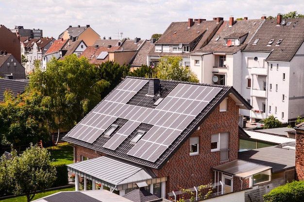 Énergie renouvelable verte avec panneaux photovoltaïques