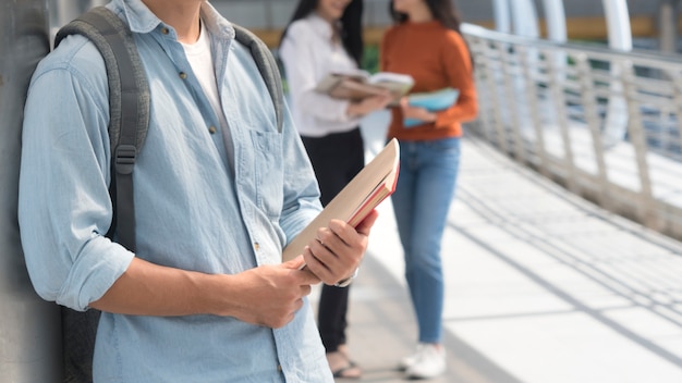 Énergique, optimiste, jeune homme, stationnaire, et, livre