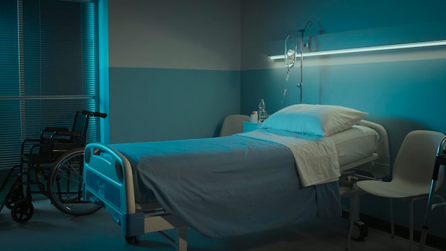 Nettoyer l'intérieur de la chambre d'hôpital la nuit