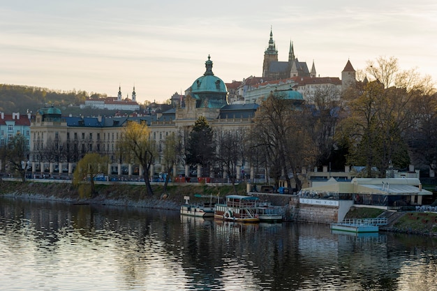 Photo nettoyer les rues de la ville de prague