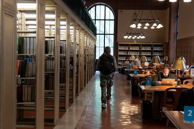 Photo new york, états-unis - 4 mai 2019 - intérieur de la bibliothèque publique sur la 5ème avenue