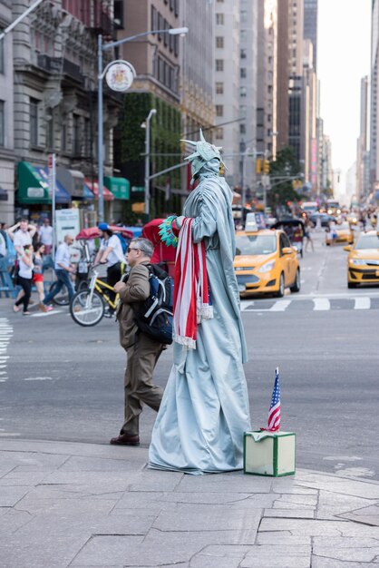 NEW YORK - USA - 14 JUIN 2015 personnes près de Central Park le dimanche ensoleillé