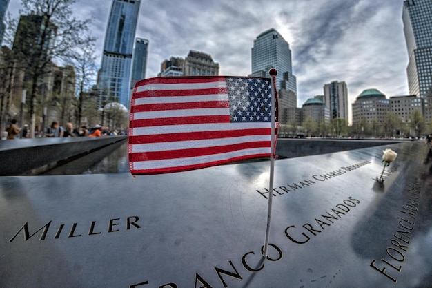 NEW YORK, USA - 23 AVRIL 2017- personnes visitant Ground Zero