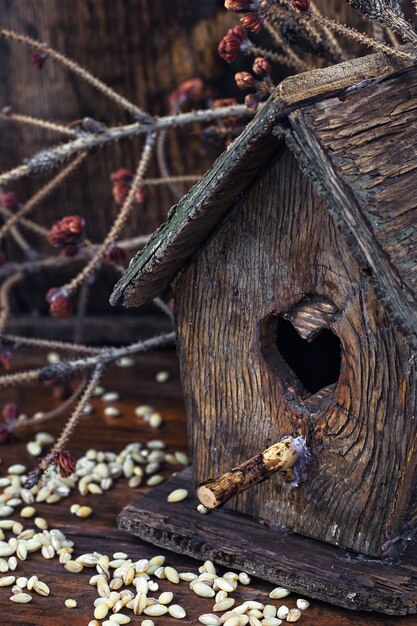 Nichoir en bois rétro