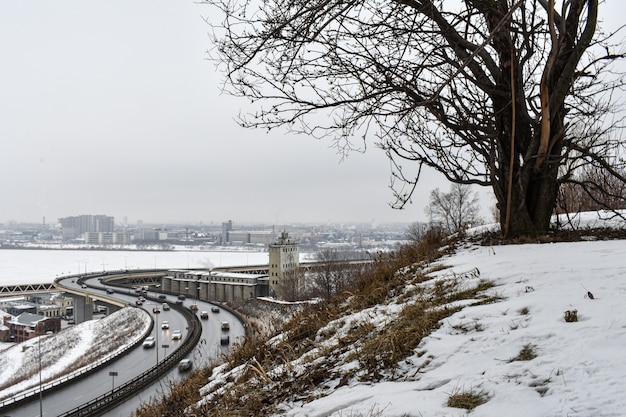 Nijni Novgorod par une sombre journée d'hiver