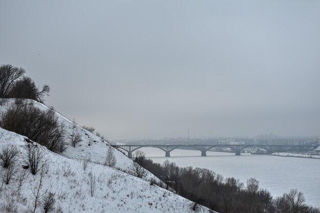 Nijni Novgorod par une sombre journée d'hiver