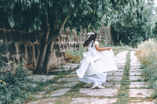 Nina vestida pour la communion