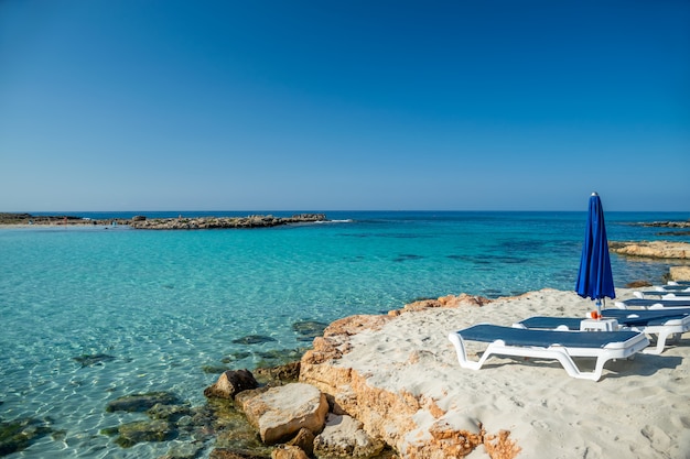 Nissi Beach est l'une des plages les plus peuplées de l'île de Chypre.