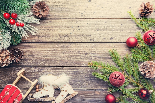 Noël en bois avec sapin et décorations