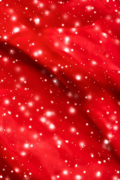 Photo noël nouvel an et saint valentin fond abstrait rouge conception de cartes de vacances neige brillante comme toile de fond de vente de saison d'hiver pour la marque de beauté de luxe