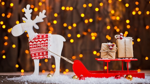 Noël orne tes félicitations. Le cerf en luge harnais cadeaux pack du nouvel an