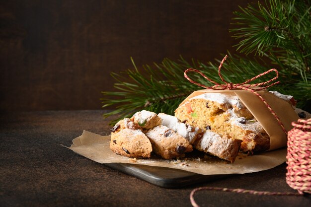 Noël savoureux stollen sur table marron