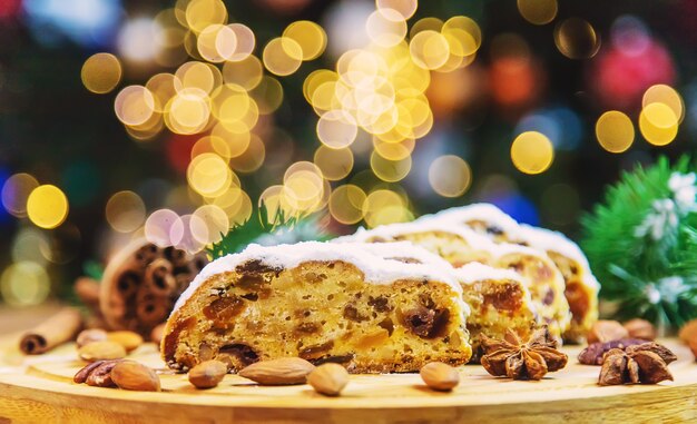 Noël volé sur fond de bois. mise au point sélective.vacances