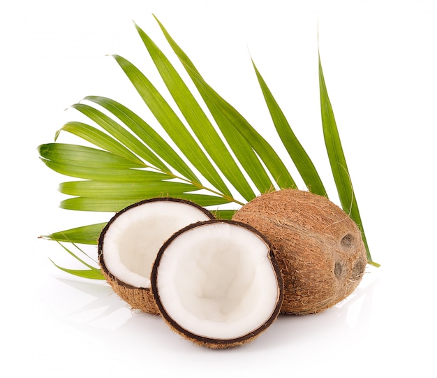 Noix de coco sur fond blanc
