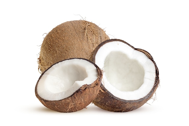 Noix de coco mûre sur un blanc