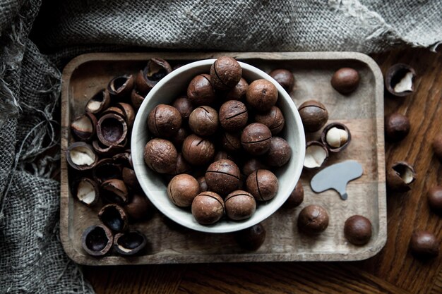 Noix de macadamia dans une tasse clé de macadamia