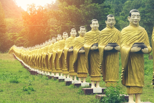 Nombreuses statues de Bouddha si temples birmans.