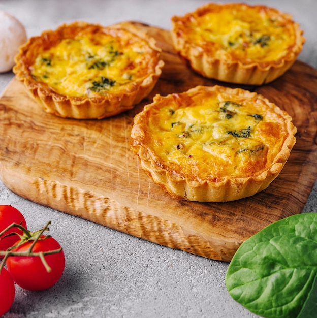 De nombreux apéritifs de quiche mini-bouchées