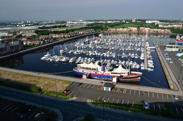 De nombreux bateaux dans le port de newcastle