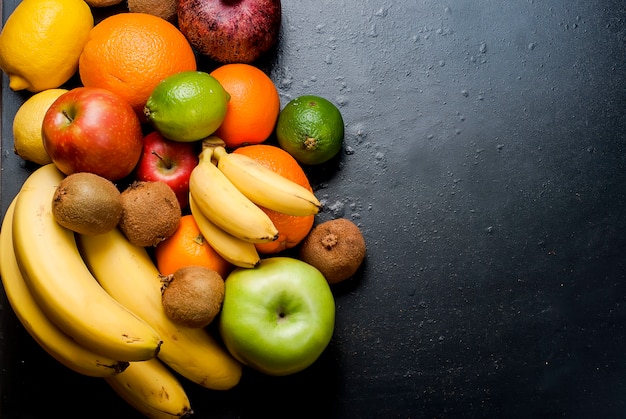 Nombreux fruits sur fond noir